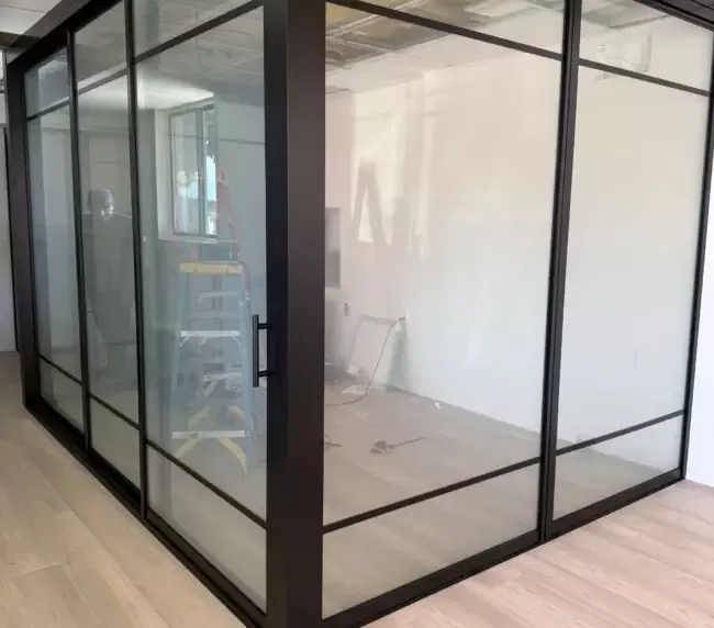 Modern office partition with floor-to-ceiling glass walls featuring Smart View Smart Film technology transitioning from frosted to clear.