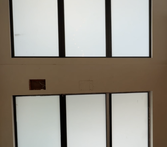 Smart glass windows Hollywood Hills install transitioning from clear to frosted at dusk